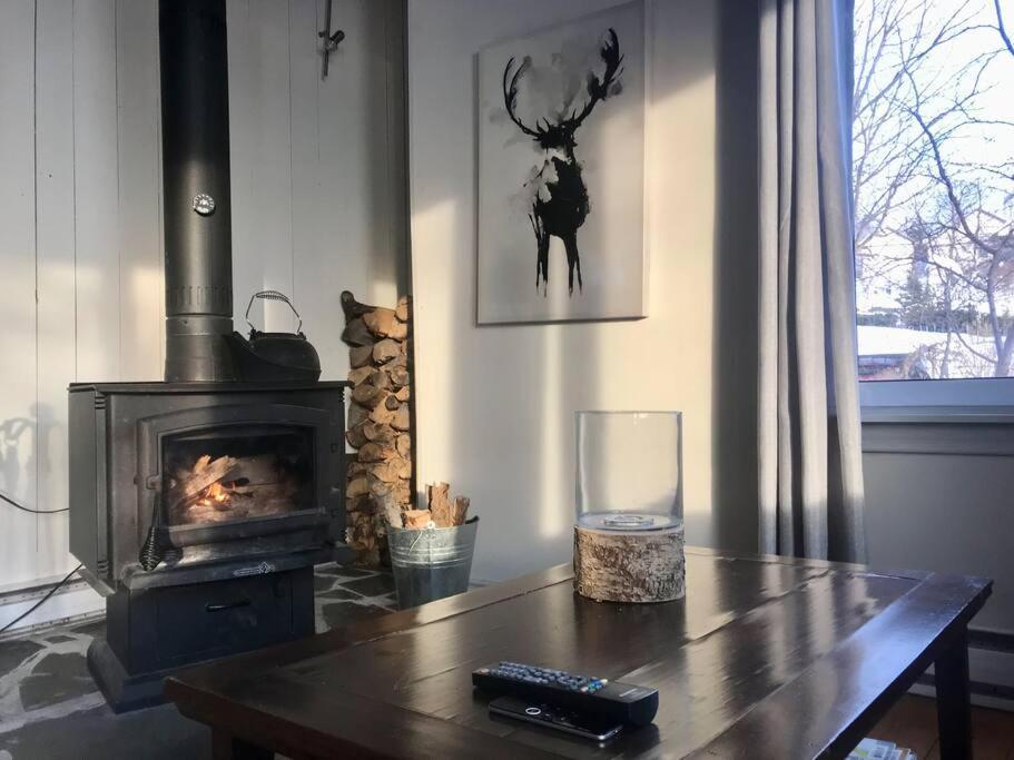 St-Pierre-de-l'Île-d'Orléans Om Chalet 2 Avec Spa Et Foyer Borde Du Fleuve מראה חיצוני תמונה
