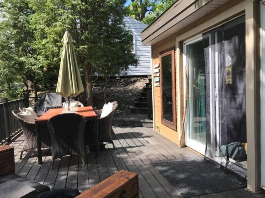 St-Pierre-de-l'Île-d'Orléans Om Chalet 2 Avec Spa Et Foyer Borde Du Fleuve מראה חיצוני תמונה